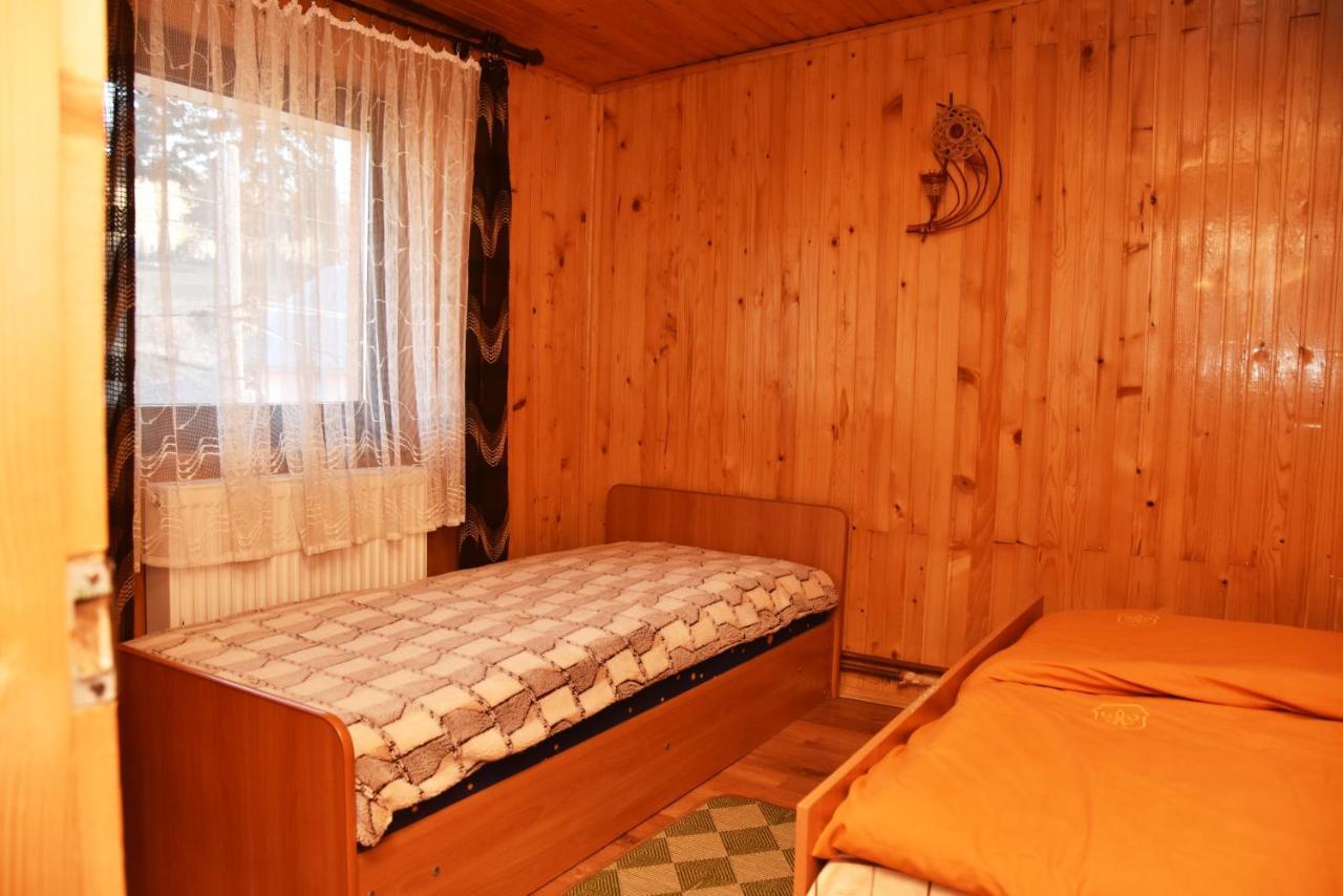 Guest House Mandrivnyi Rooms&Apartments Yasinia Exterior foto