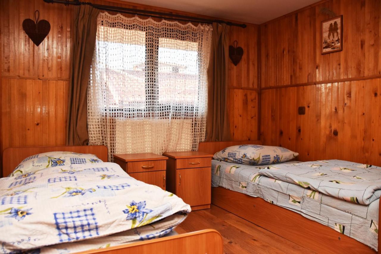 Guest House Mandrivnyi Rooms&Apartments Yasinia Exterior foto