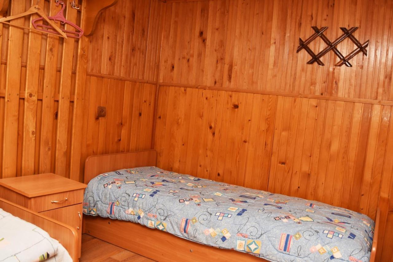 Guest House Mandrivnyi Rooms&Apartments Yasinia Exterior foto