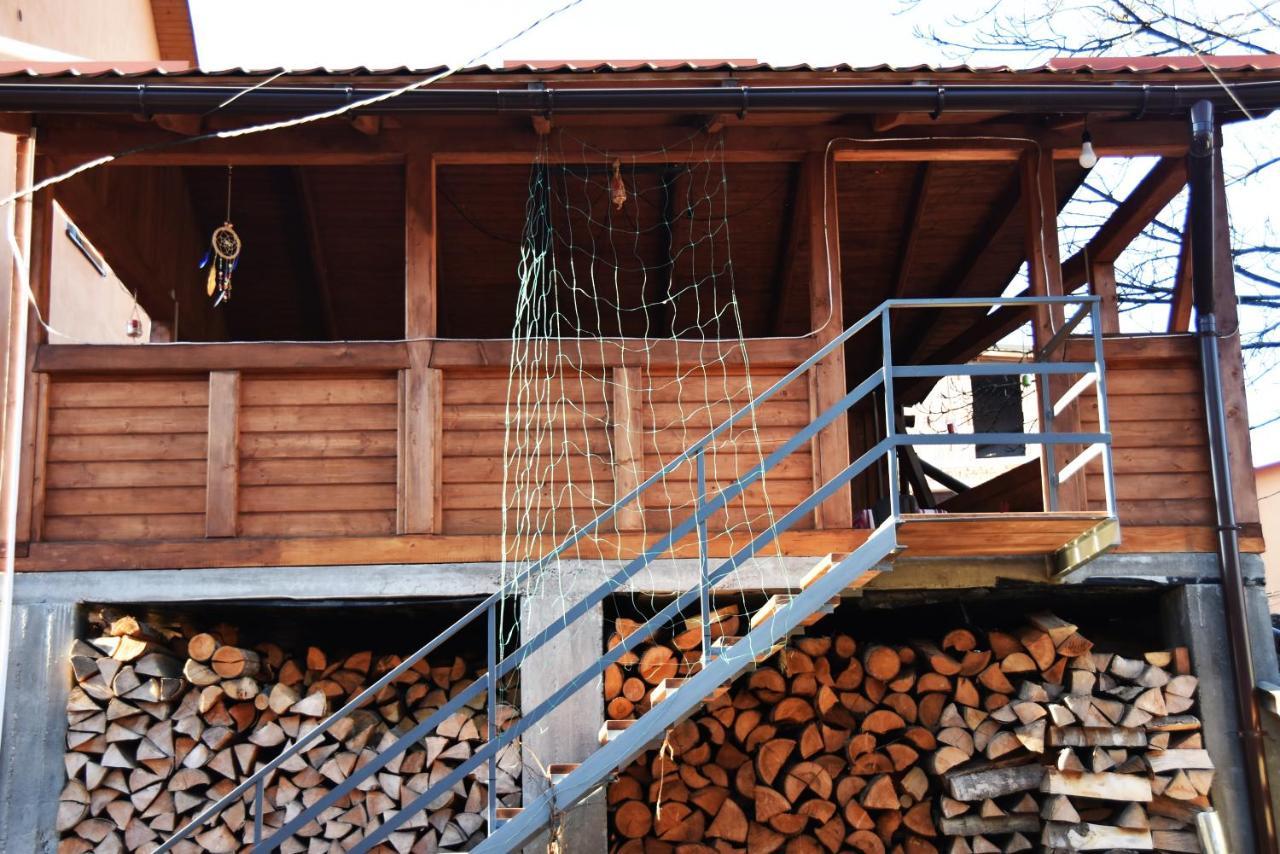 Guest House Mandrivnyi Rooms&Apartments Yasinia Exterior foto