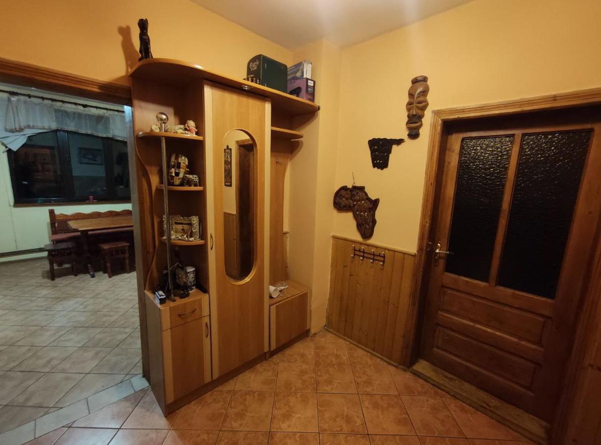 Guest House Mandrivnyi Rooms&Apartments Yasinia Exterior foto