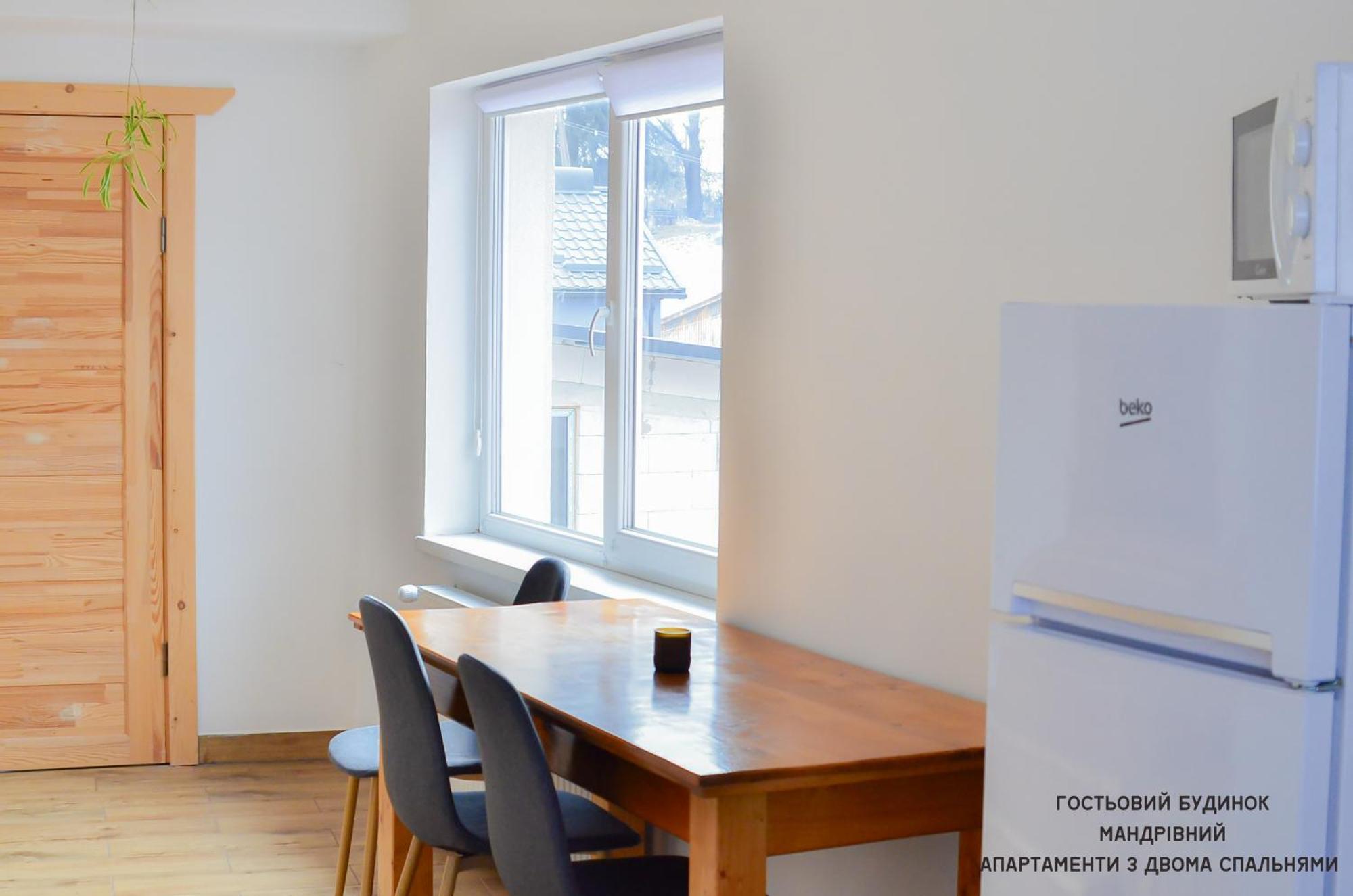 Guest House Mandrivnyi Rooms&Apartments Yasinia Exterior foto