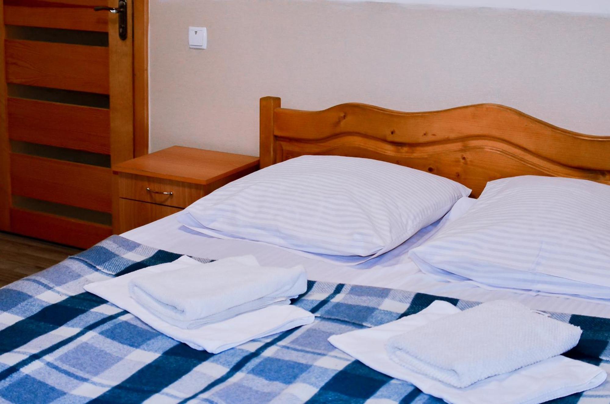 Guest House Mandrivnyi Rooms&Apartments Yasinia Exterior foto