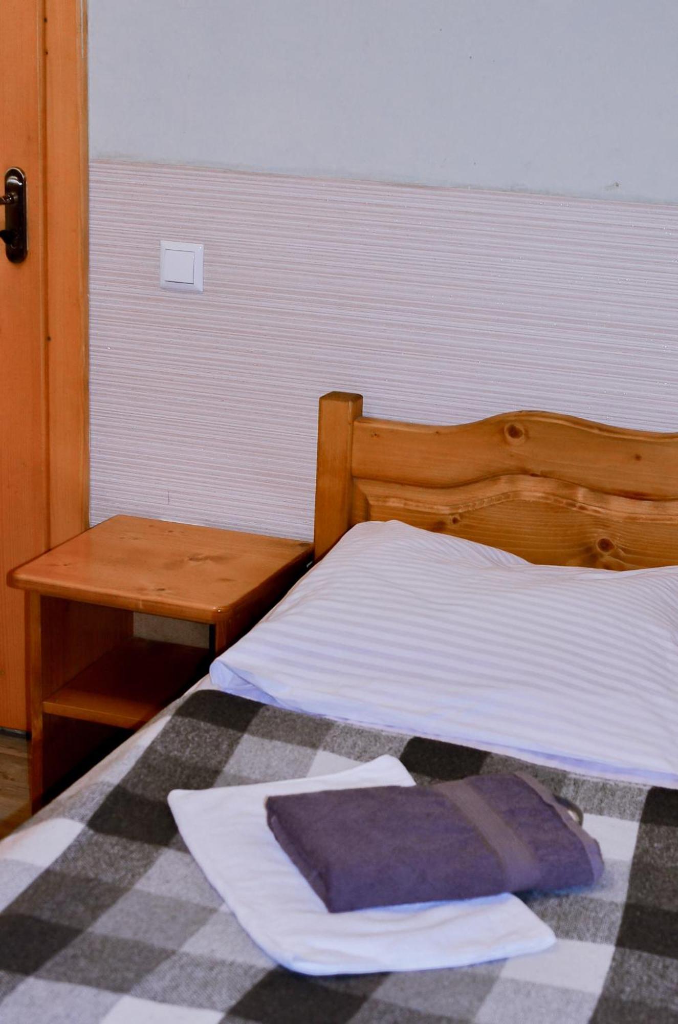 Guest House Mandrivnyi Rooms&Apartments Yasinia Exterior foto