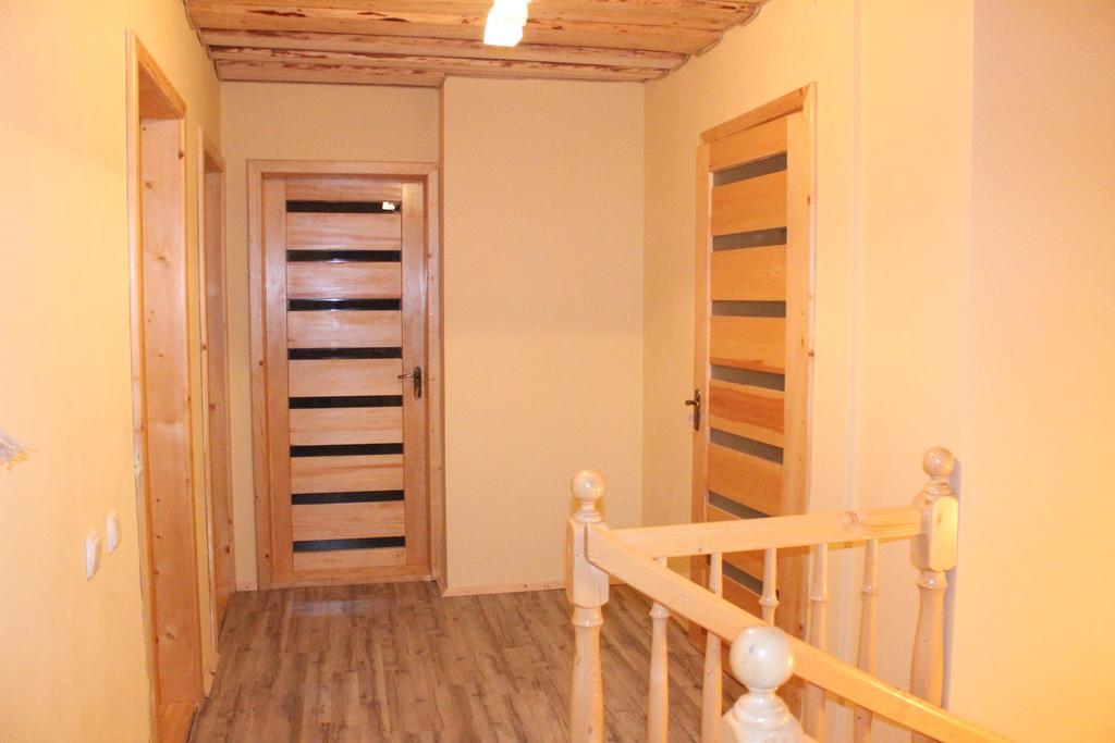 Guest House Mandrivnyi Rooms&Apartments Yasinia Exterior foto