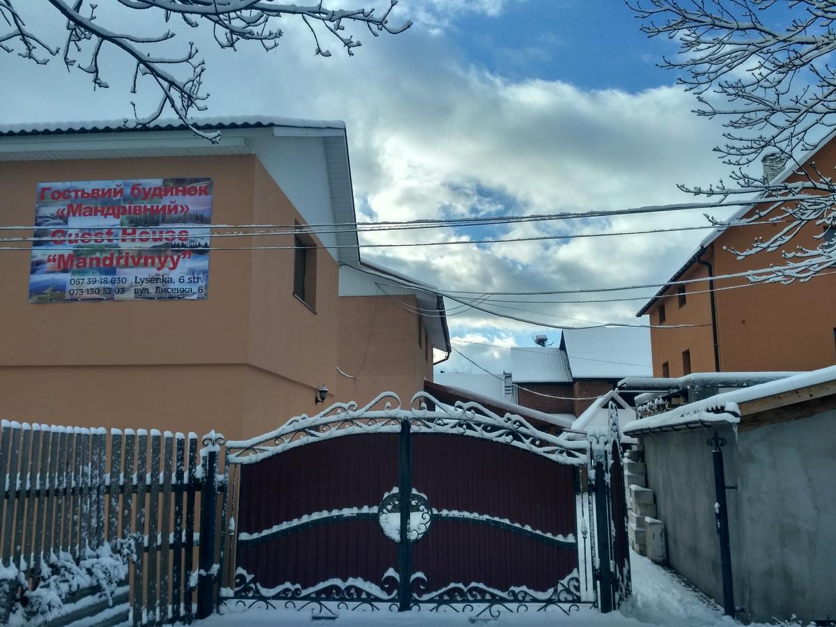 Guest House Mandrivnyi Rooms&Apartments Yasinia Exterior foto